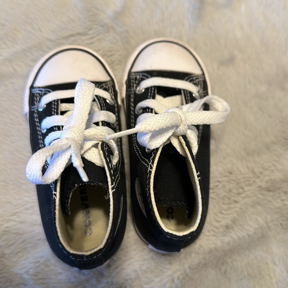 Boys size 7 converse worn once! - Picture 3 of 7